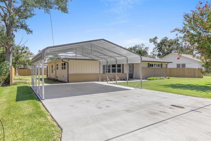 Property Photo: 1406 Carol Street LA 70663