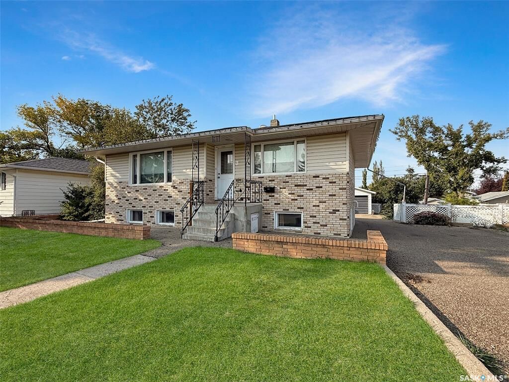 Photo de la propriété:  611 North Hill Drive  SK S9H 1X3 
