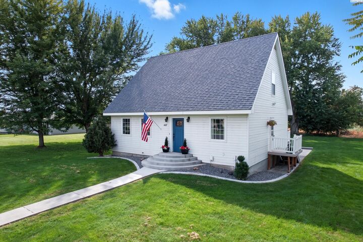 Property Photo:  1427 Lake Road  WA 99323-0930 