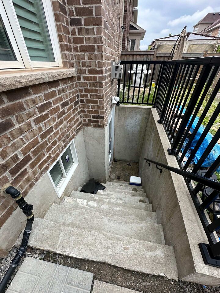 Property Photo: 287 Sixteen Mile Drive ON L6M 0V8