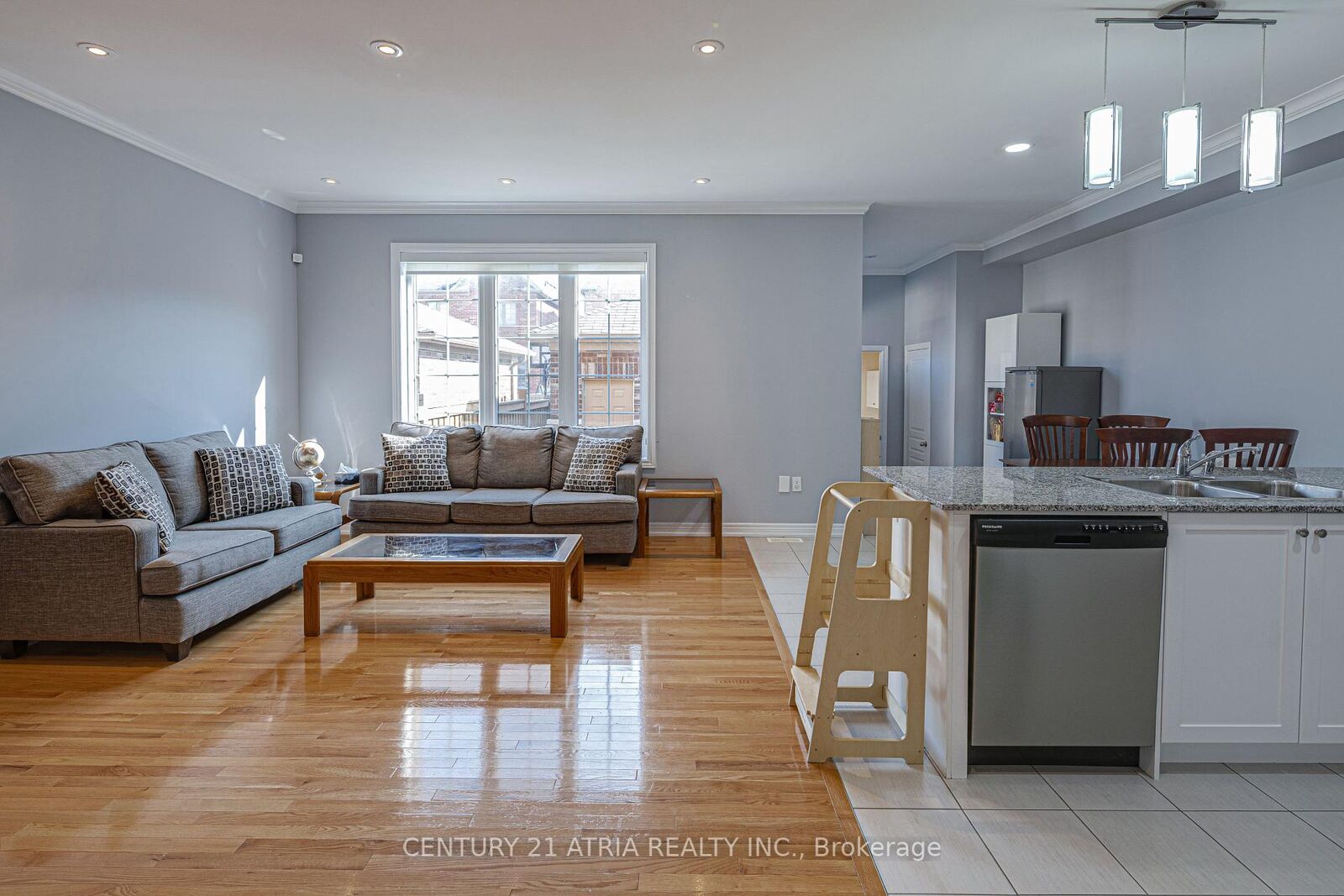 Photo de la propriété:  137 Barons Street  ON L4H 3Y7 