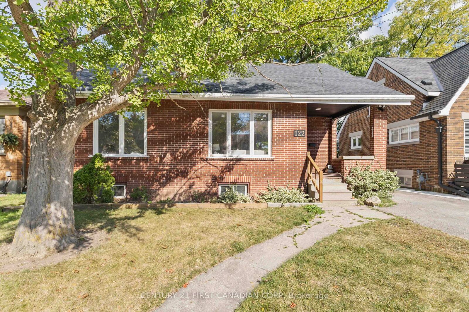 Property Photo:  122 Windsor Crescent  ON N6C 1V8 