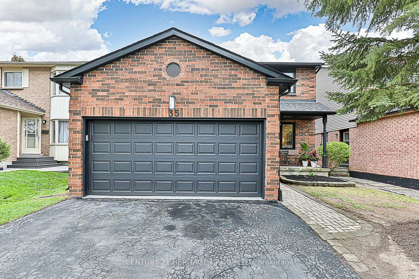 Property Photo:  35 Buchanan Crescent  ON L4G 5K4 