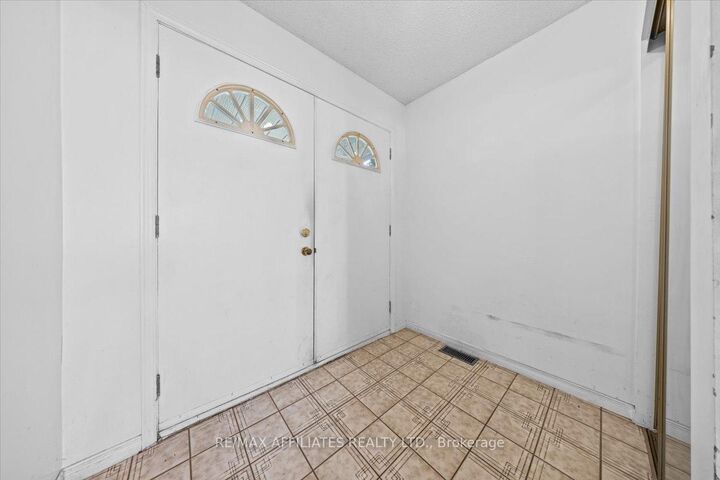 Property Photo:  1024 Miss Ottawa Street  ON K1J 7B1 