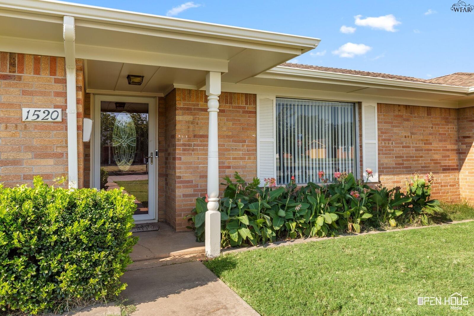 Property Photo:  1520 Sweetbriar Drive  TX 76302 