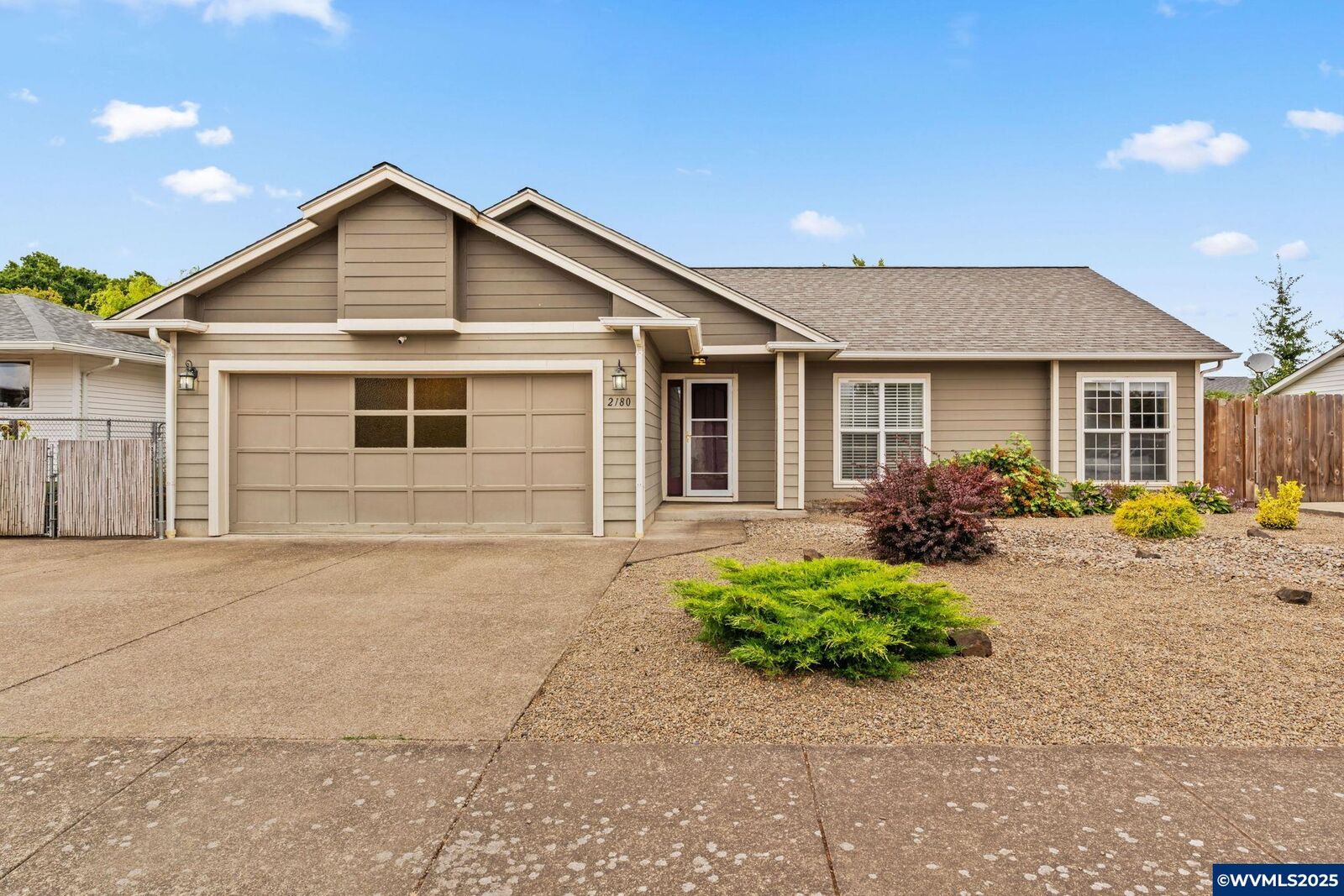 Property Photo:  2180 Madison St SE  OR 97322 