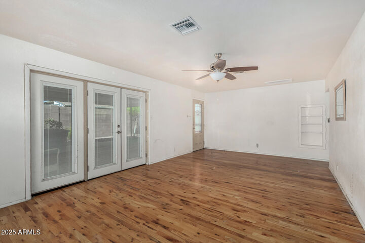 Property Photo: 123 E Continental Drive AZ 85288