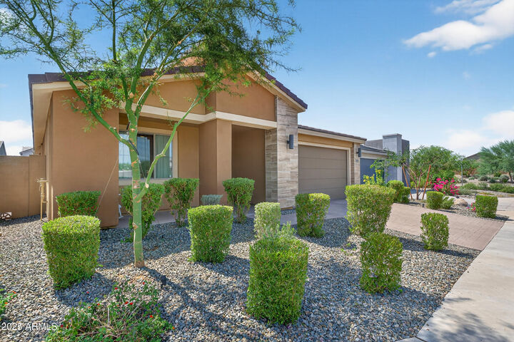 Property Photo: 5939 E Abraham Lane AZ 85054