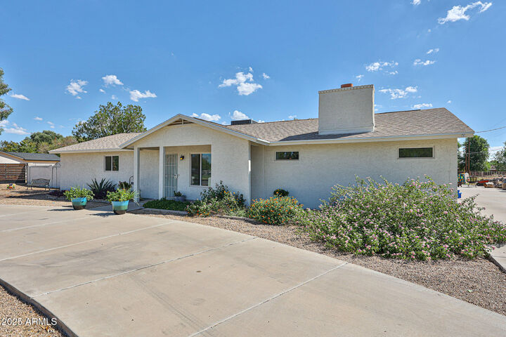 Property Photo:  7025 W Country Gables Drive  AZ 85381 