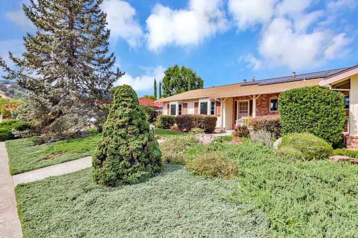 Property Photo:  12 Devonshire Drive  CA 94947 
