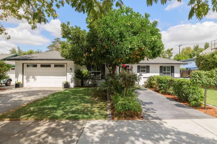 Property Photo: 2810 19th St. CA 93301