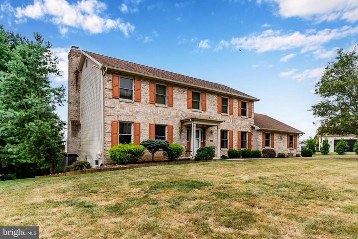 Property Photo:  2415 W Bayberry Drive  PA 17112 