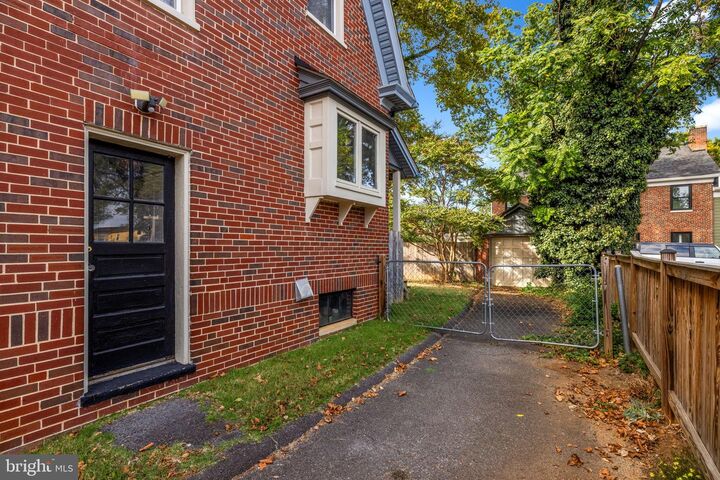 Property Photo: 420 W Cork Street VA 22601