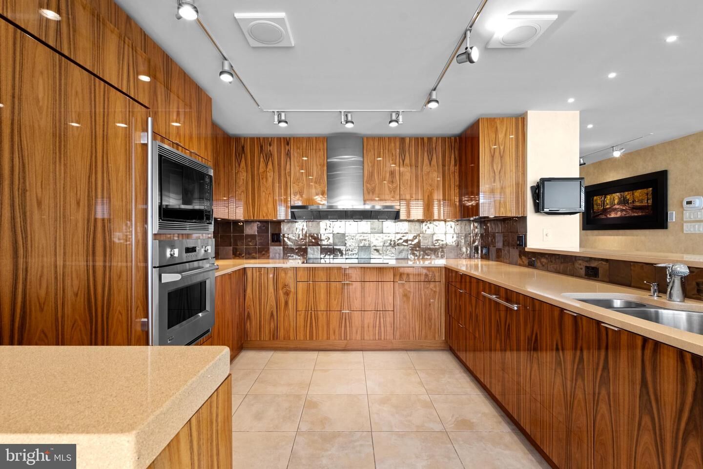 Property Photo: 233 S 6th Street 2009 PA 19106
