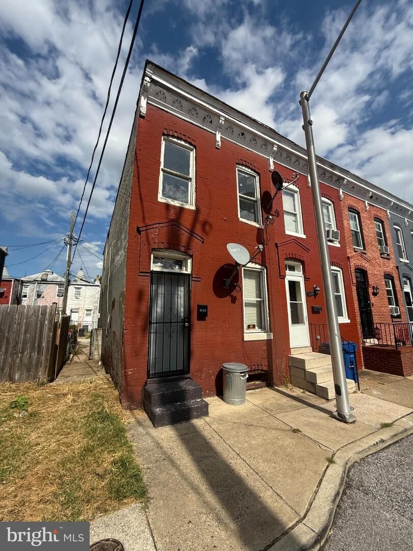 Property Photo:  1559 N Woodyear Street  MD 21217 