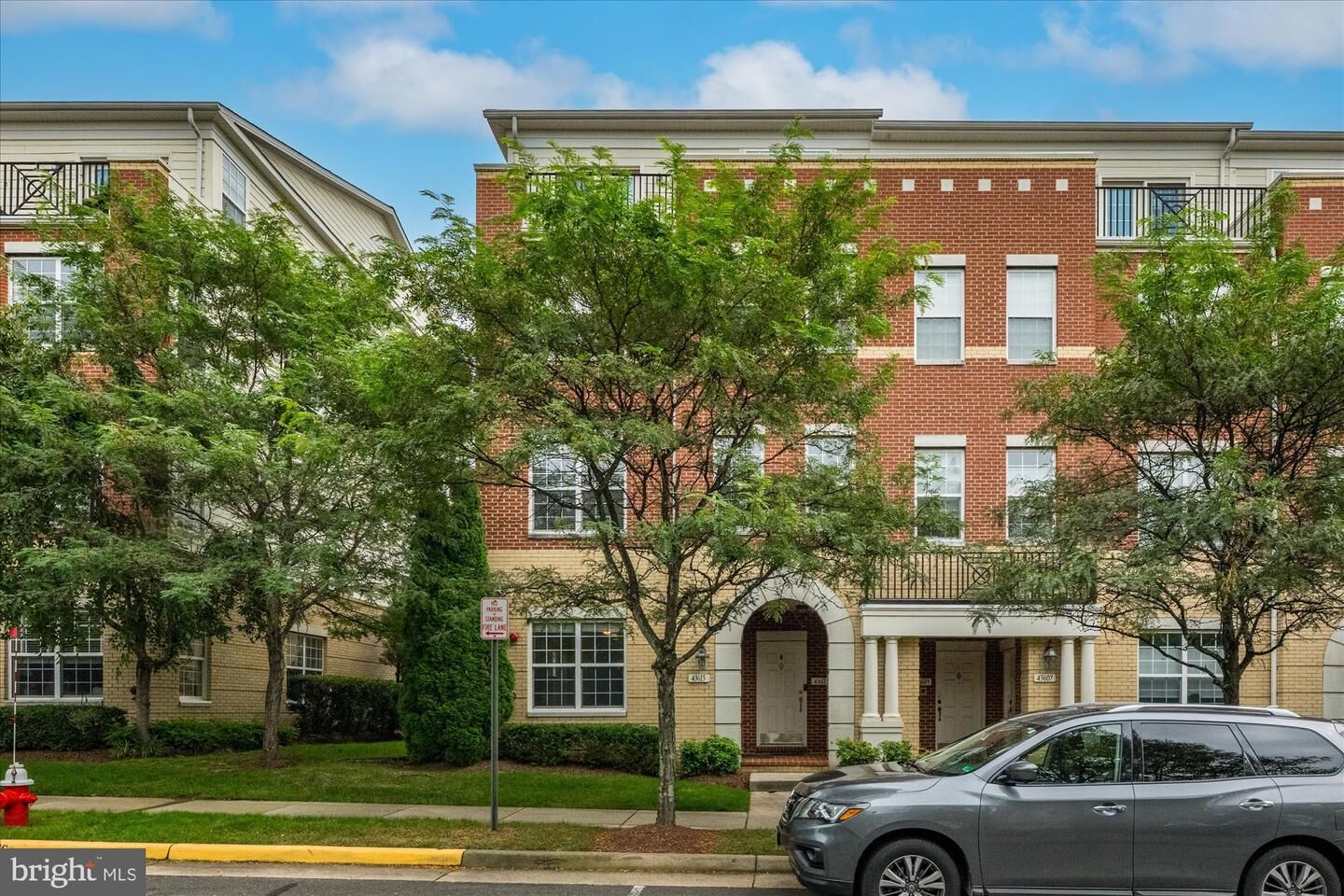 Property Photo:  43613 McDowell Square  VA 20176 