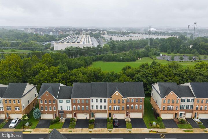Property Photo:  21252 Park Grove Terrace  VA 20147 