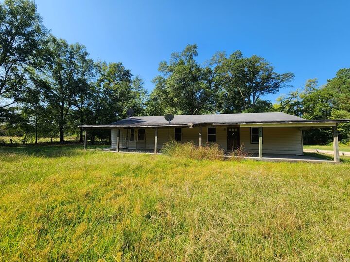 Property Photo:  305 S Cane  AR 71766 