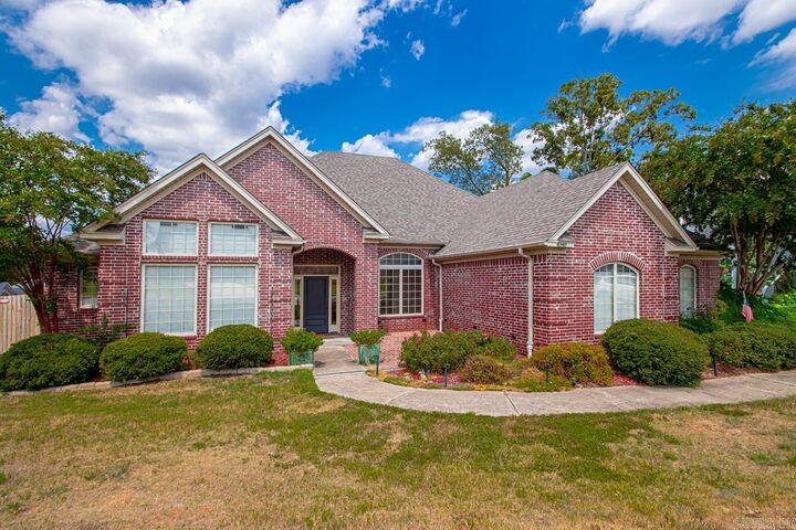 Property Photo:  4040 Robinwood Circle  AR 72022