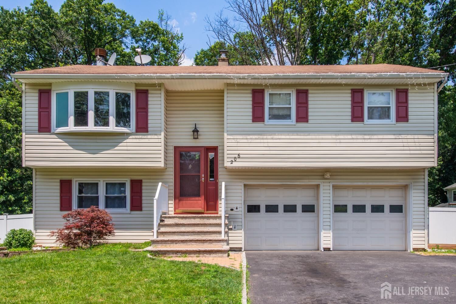 Property Photo:  206 Woolworth Avenue  NJ 07080 