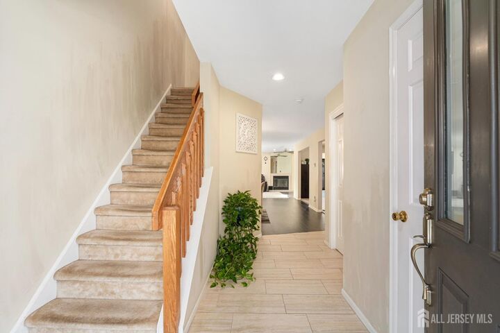 Property Photo:  6 Elm Terrace  NJ 08822 