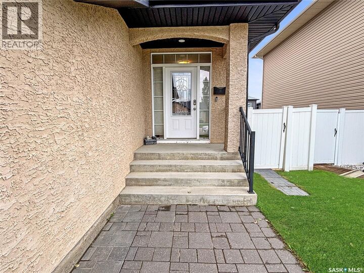Property Photo:  630 McKague Crescent  SK S7R 0A9 