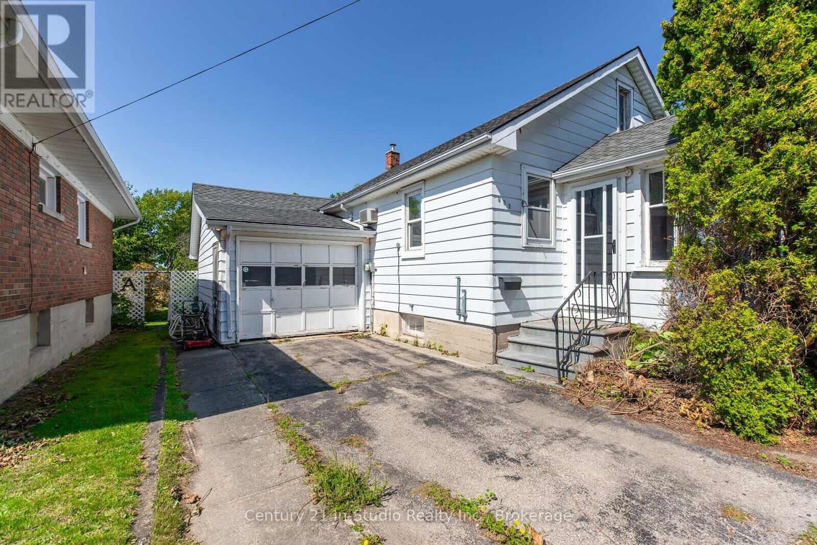 Property Photo:  902 Huron Terrace  ON N2Z 2Y1 