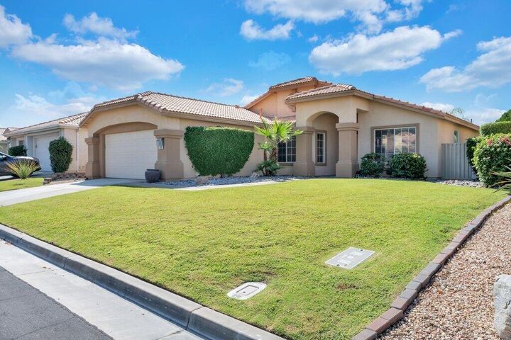 Property Photo:  269 Strada Nova  CA 92260 