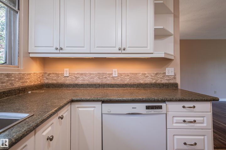 Property Photo:  4212 122 Street NW  AB T6J 1Z4 