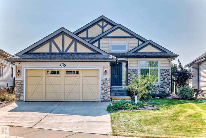 Property Photo:  918 Chahley Crescent NW  AB T6M 0E2 