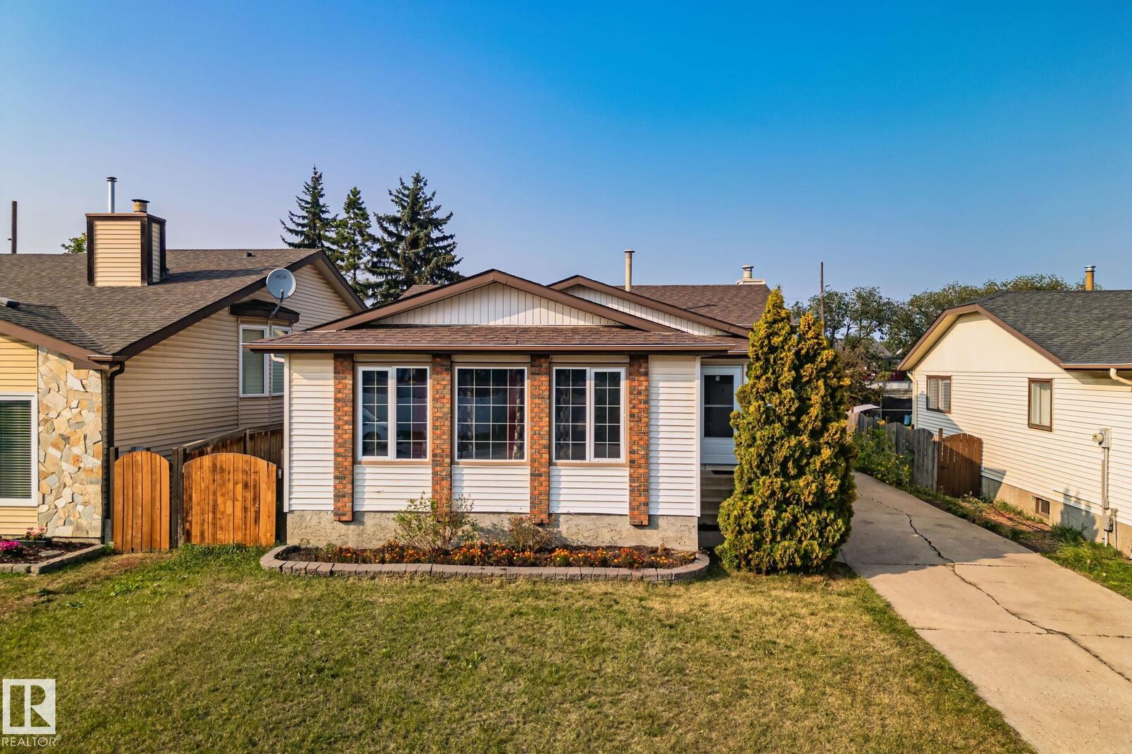 Property Photo:  18820 86A Avenue NW  AB T5T 4X9 