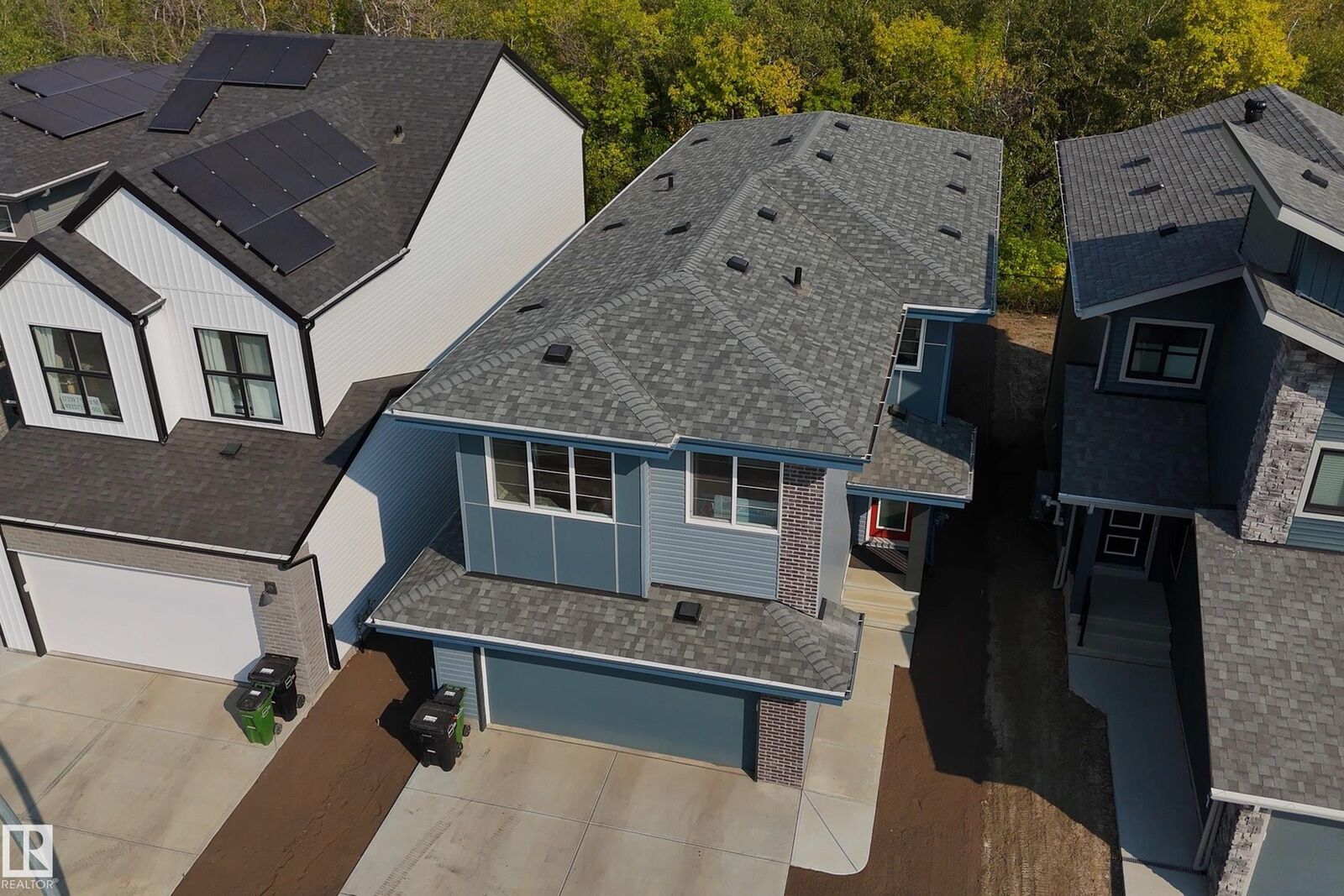 Property Photo:  17335 7 Street NE  AB T5Y 4E7 