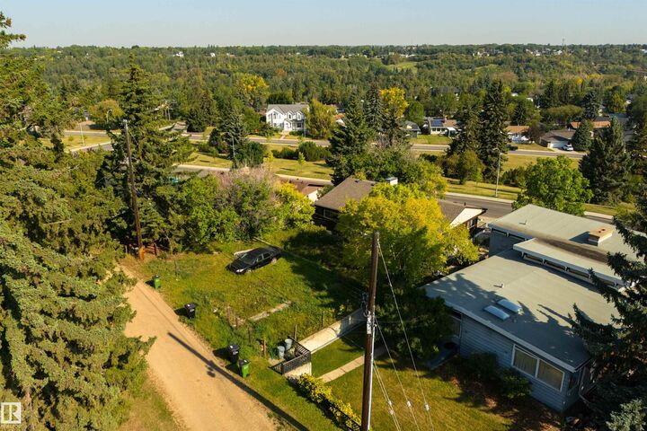 Property Photo:  6507 Hardisty Drive NW  AB T6A 3V2 