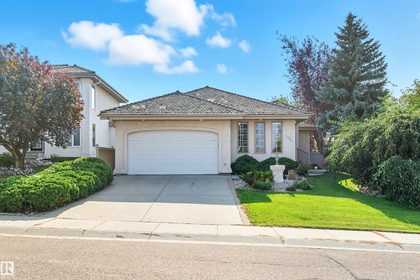 Property Photo:  1023 Carter Crest Road NW  AB T6R 2K1 