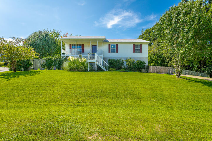 1097 Harvest Knoll Lane  Soddy Daisy TN 37379 photo