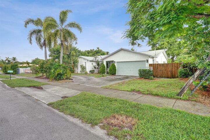 5261 SW 23rd St  West Park FL 33023 photo