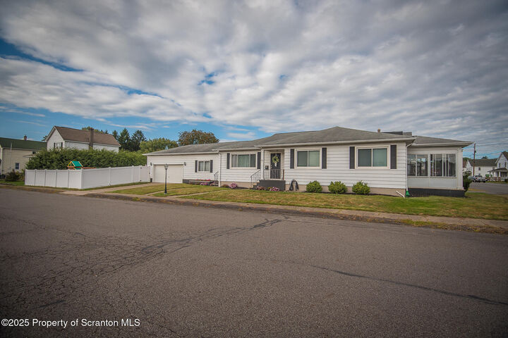 Property Photo: 231 Cherry Street L 15 PA 18434