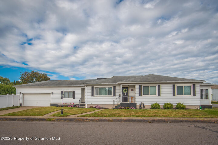 Property Photo:  231 Cherry Street  PA 18434 