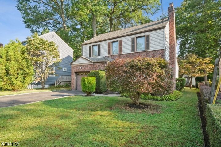 Property Photo:  20 Kew Dr  NJ 07081 