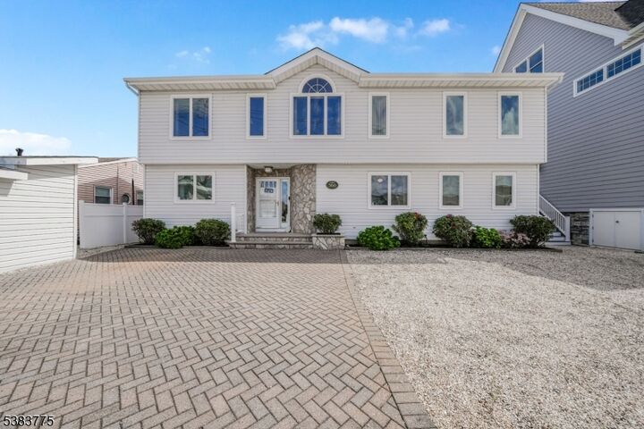 Property Photo:  366 Fort Meyers Ct  NJ 08735 