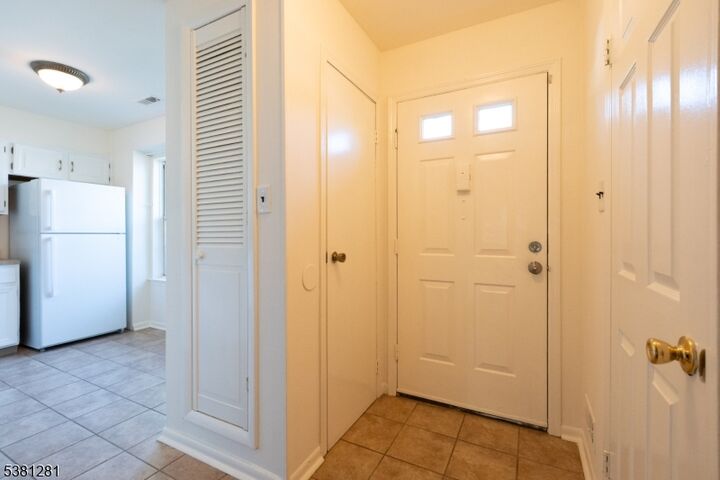 Property Photo:  32 Lafayette Ct  NJ 08902 