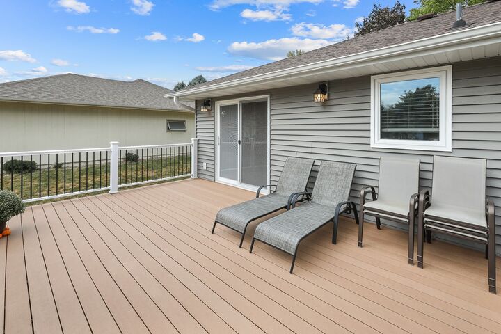 Property Photo:  921 Brentwood Drive  IA 50219