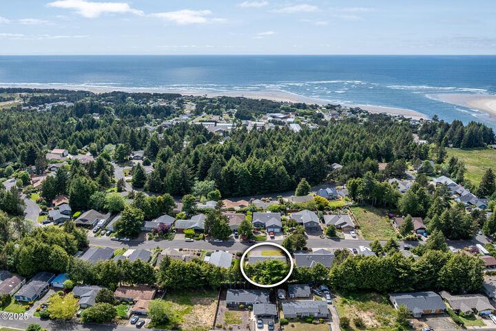 Property Photo: 1345 SW Fairway Drive OR 97394