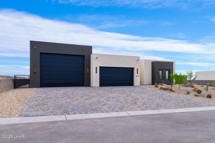 Property Photo: 9016 Corte Barraso AZ 86406