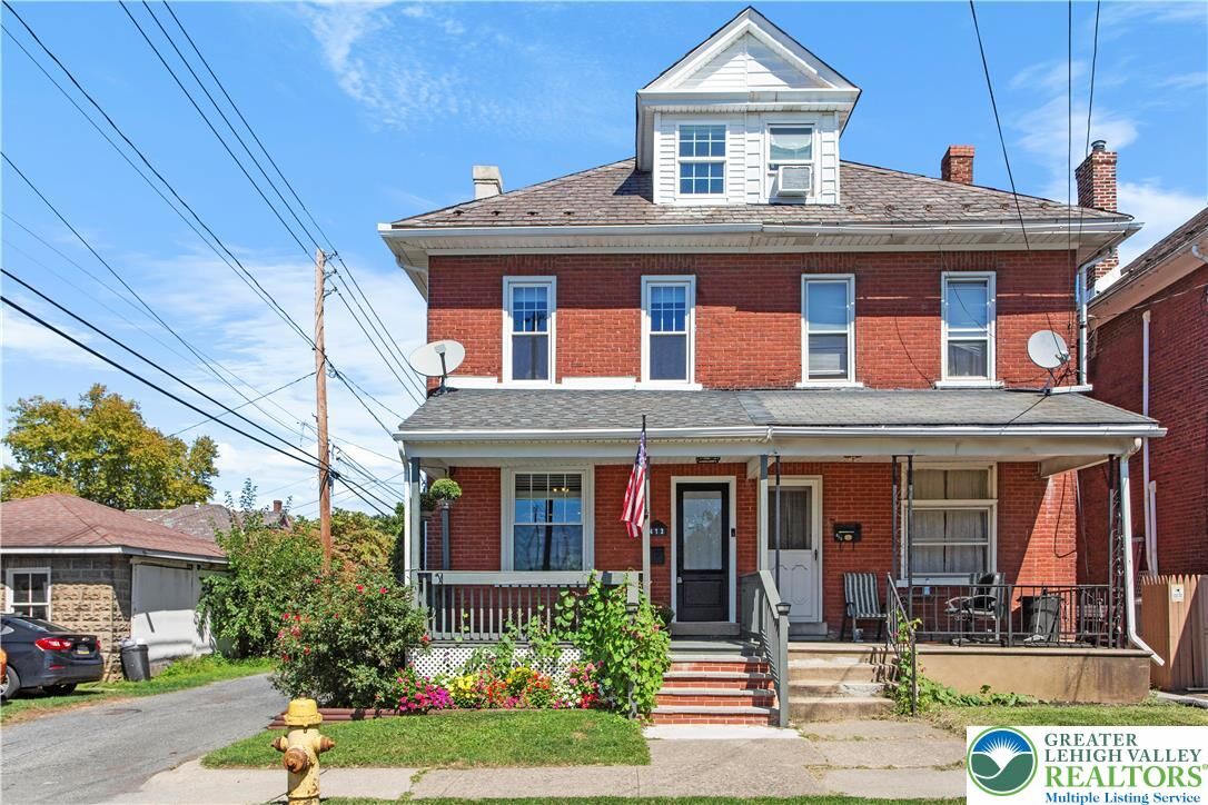 Property Photo:  413 Woodlawn Avenue  PA 18018 