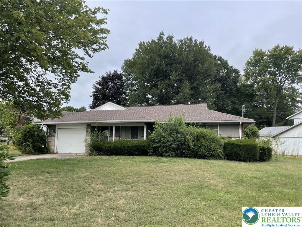 Property Photo: 2180 Pinehurst Road PA 18018