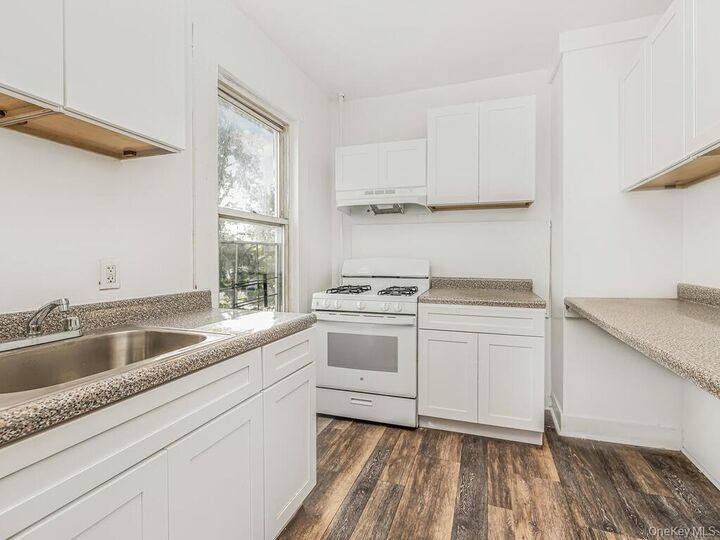 Property Photo:  557 S 5th Avenue  NY 10550 