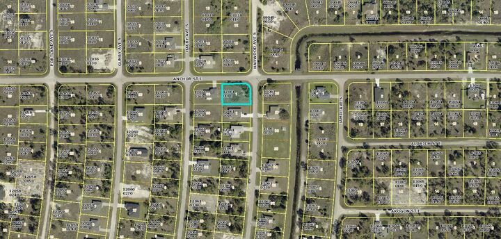 Property Photo: 1038 Harwood Avenue S FL 33974