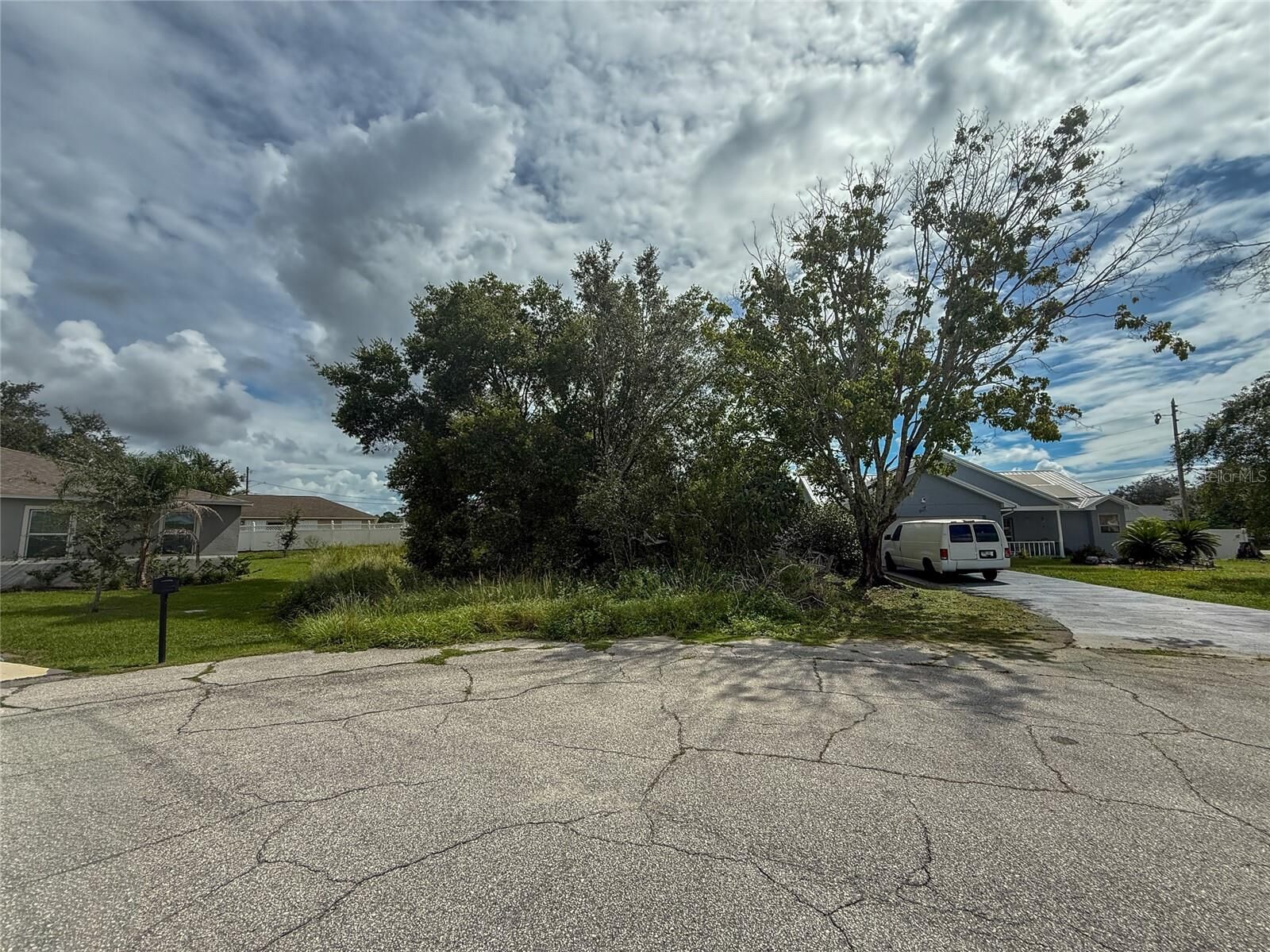 Property Photo:  1403 Missouri Place  FL 34759 