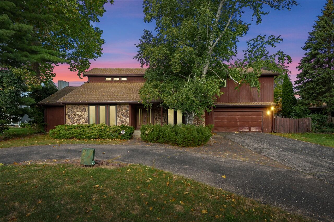 Property Photo:  1525 Moccasin Trail  MI 49022 